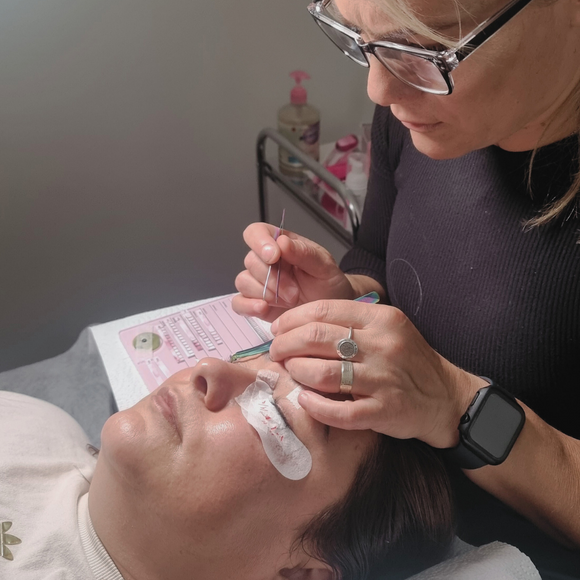 Mentoring Session for Eyelash Extensions - In person